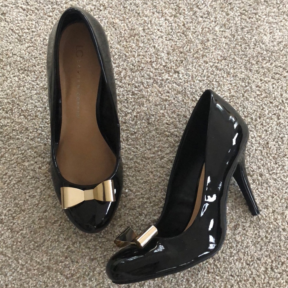 Gold Bow Black Patent Pumps
